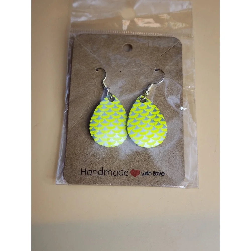 New Fishing Lure Earrings Size 4 Chartreuse Yellow Silver Scale Colorado Spinner